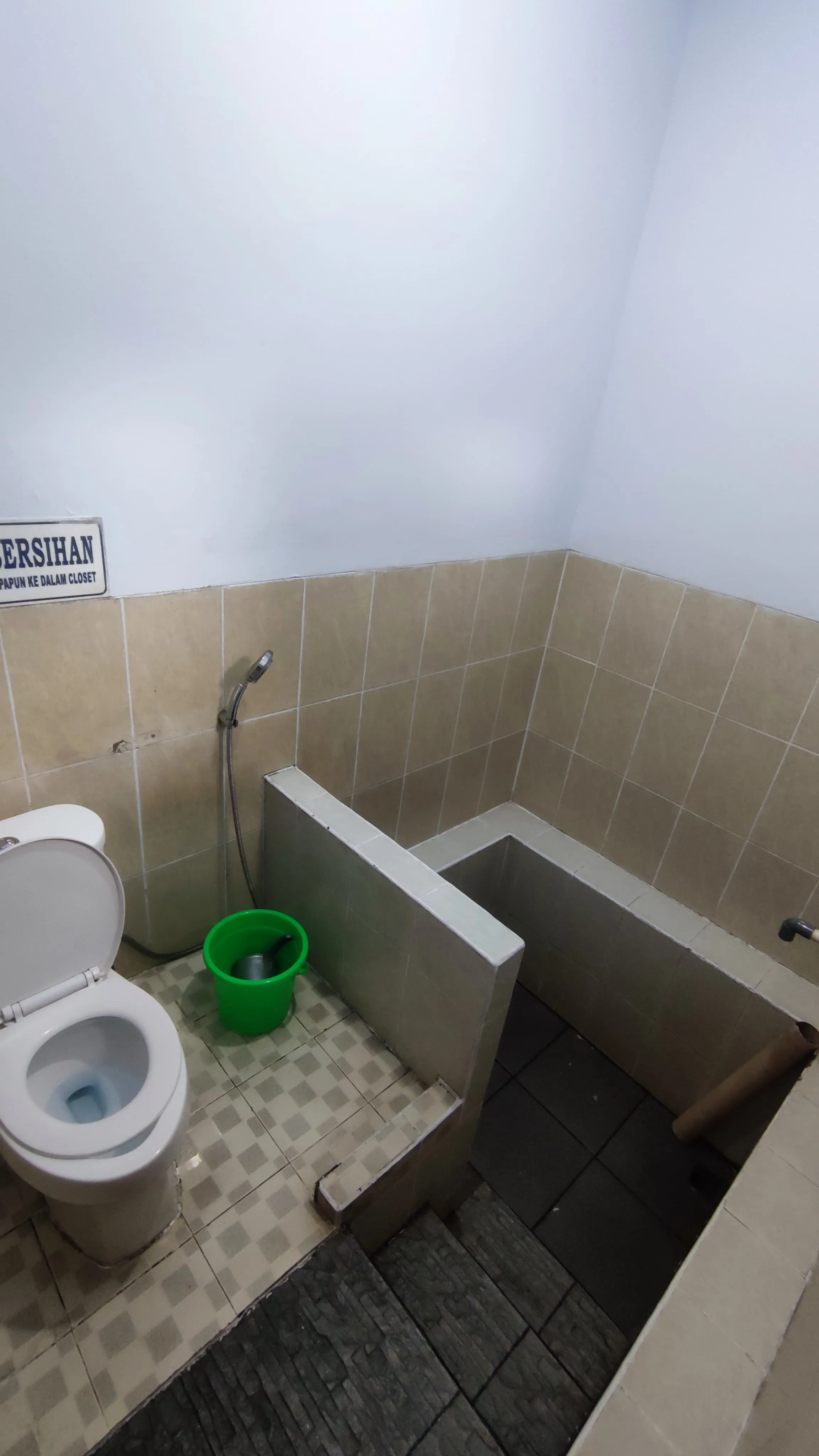 Kamar Mandi Utama